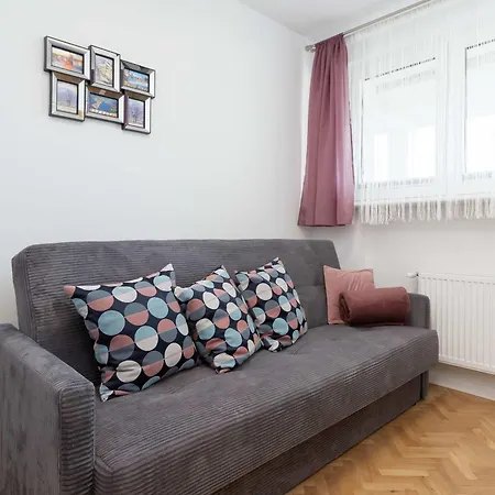 Spacious In The Center Of Next To The Sea By Renters Gdynia