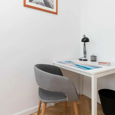 Spacious In The Center Of Next To The Sea By Renters * Gdynia