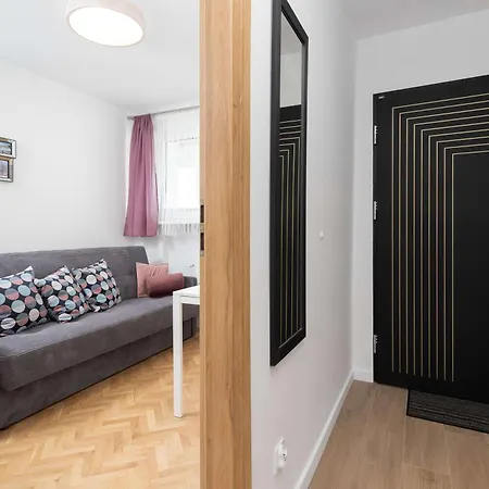 Spacious In The Center Of Next To The Sea By Renters Gdynia