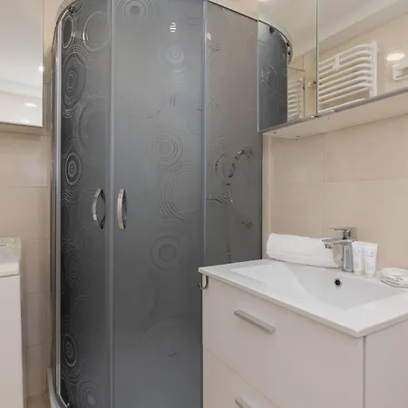 Spacious In The Center Of Next To The Sea By Renters Appartement Gdynia