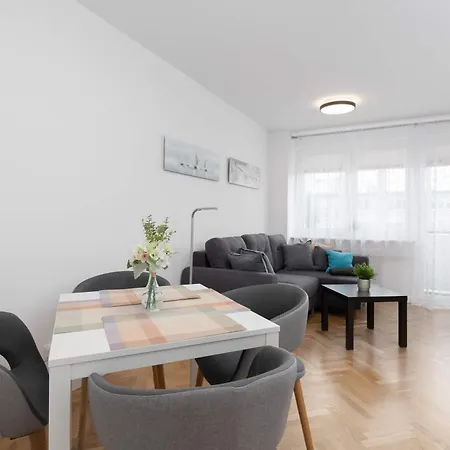 Spacious In The Center Of Next To The Sea By Renters Apartment Gdynia
