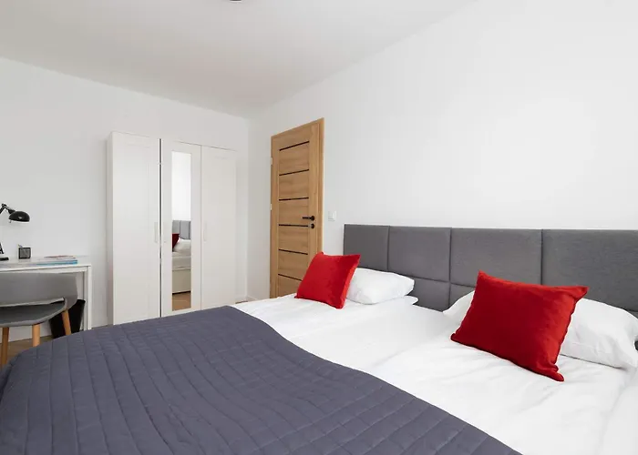 Spacious In The Center Of Next To The Sea By Renters * Gdynia