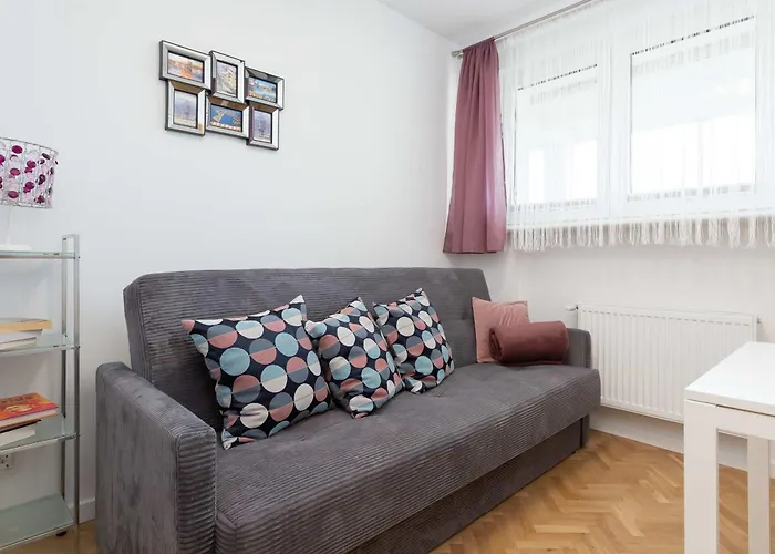 Spacious In The Center Of Next To The Sea By Renters Gdynia