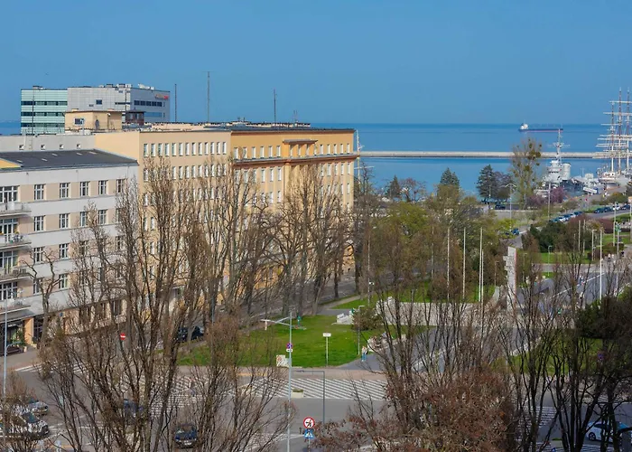 Apartment Spacious In The Center Of Next To The Sea By Renters *