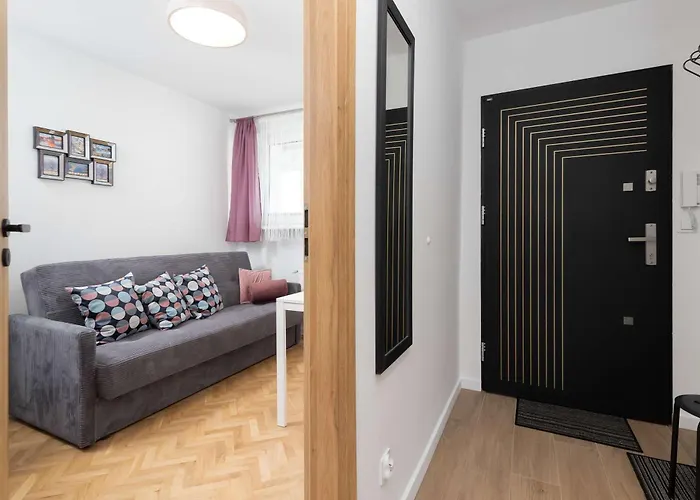 Spacious In The Center Of Next To The Sea By Renters Gdynia