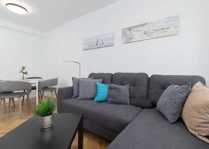 Spacious In The Center Of Next To The Sea By Renters * Gdynia