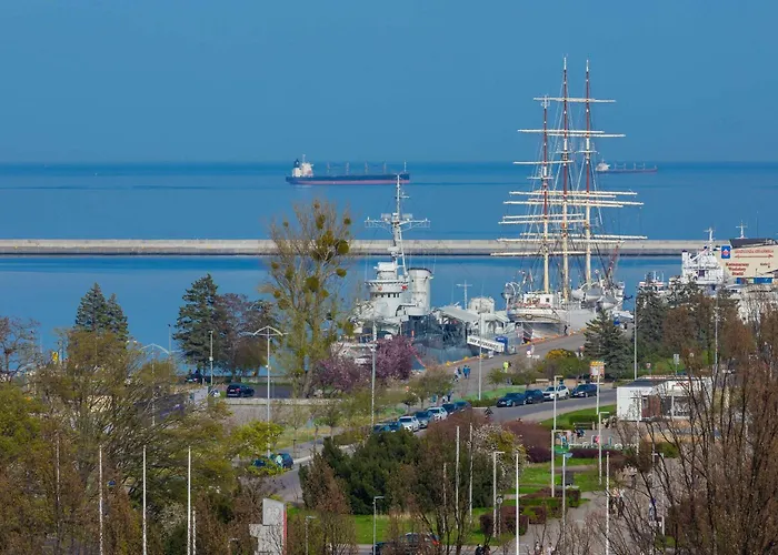 Apartment Spacious In The Center Of Next To The Sea By Renters Gdynia